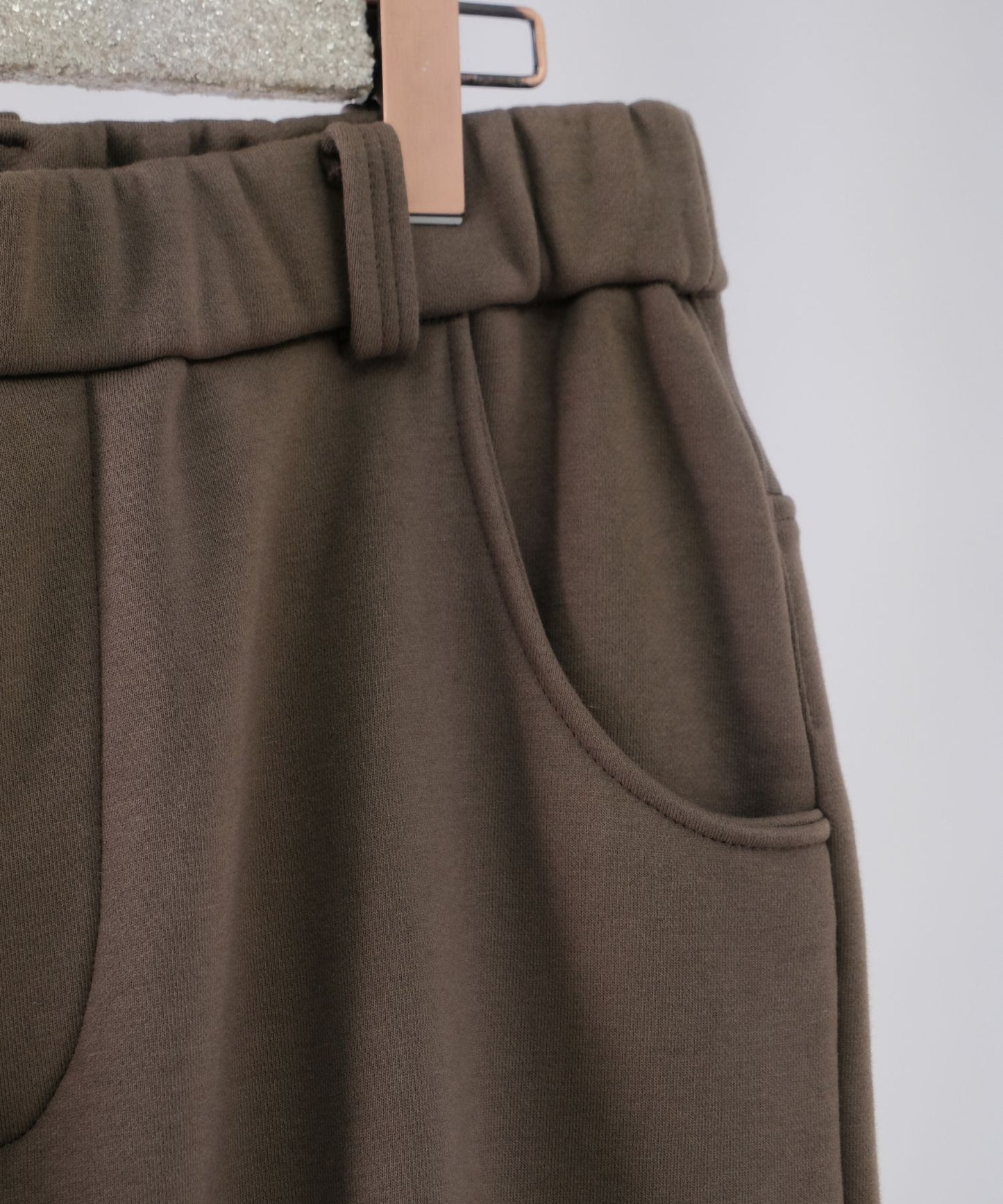 SOLO BEN SWEAT PANTS / BROWN